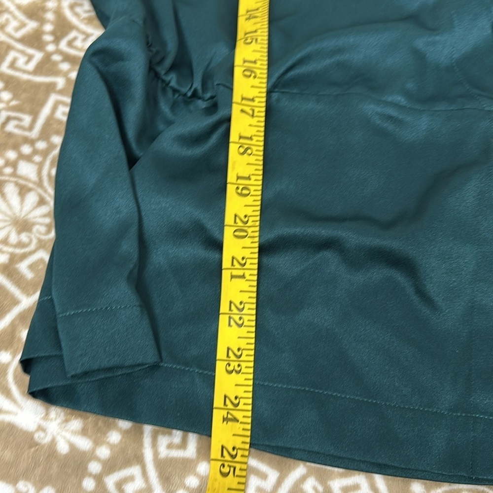 J CREW Woman's Green Satin Surplice Long Sleeve Top Peplum Blouse SZ M - Picture 7 of 8